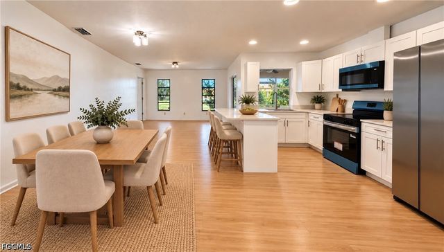 302 SE 1st PL, Cape Coral, FL 33990