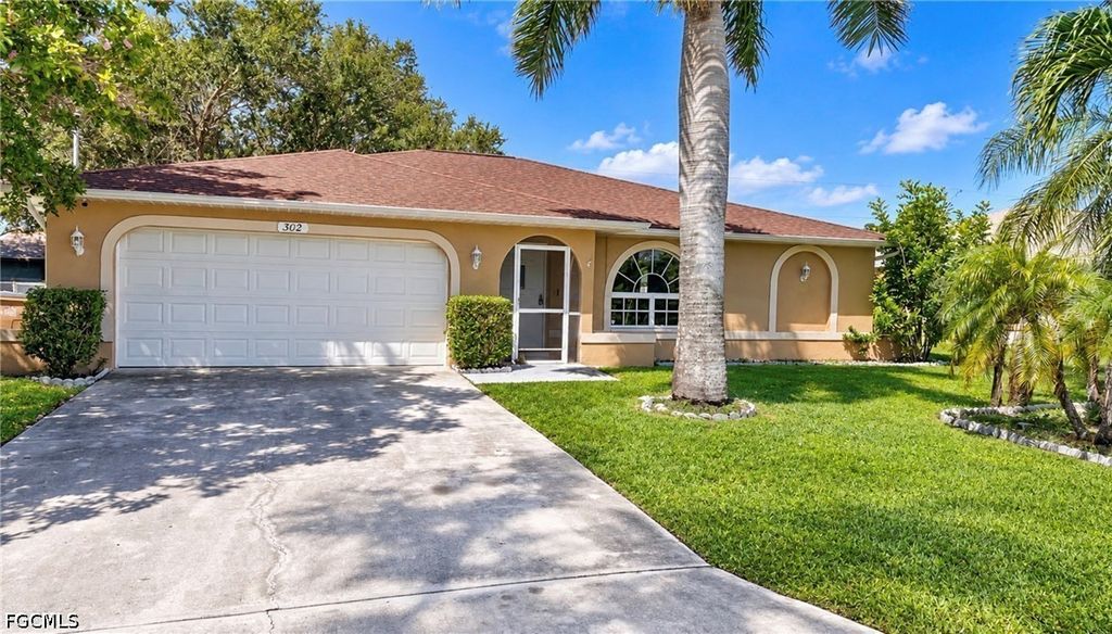 302 SE 1st PL, Cape Coral, FL 33990