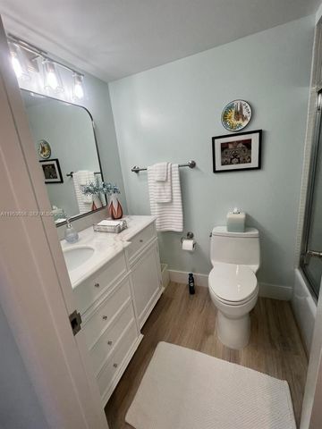 2500 NE 48th Ln 607, Fort Lauderdale, FL 33308