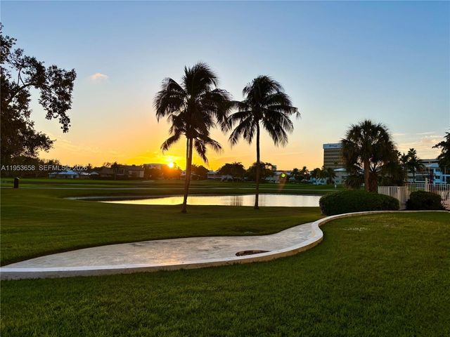 2500 NE 48th Ln 607, Fort Lauderdale, FL 33308