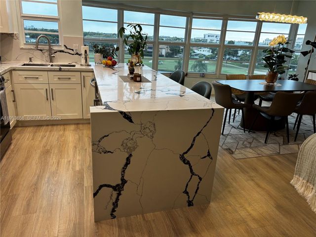 2500 NE 48th Ln 607, Fort Lauderdale, FL 33308