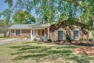 215 Cloverdale Place, Pearl, MS 39208