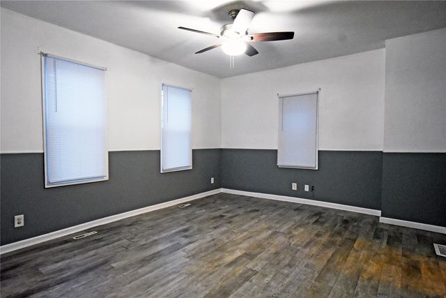 208 7TH Street SW, Cedar Rapids, IA 52404