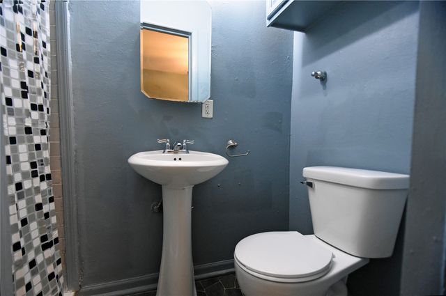 208 7TH Street SW, Cedar Rapids, IA 52404