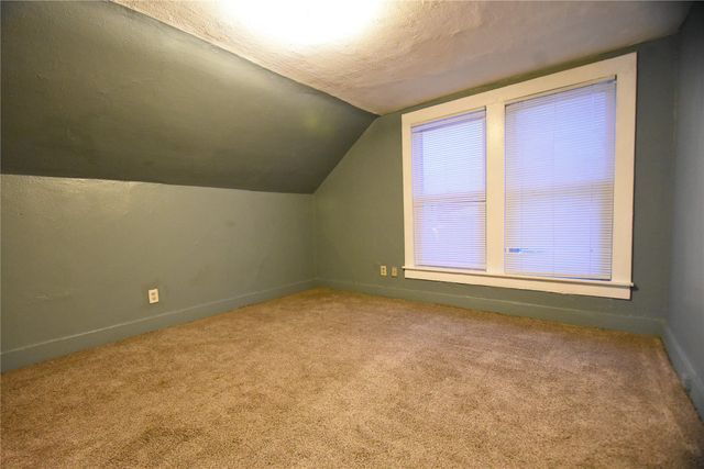 208 7TH Street SW, Cedar Rapids, IA 52404