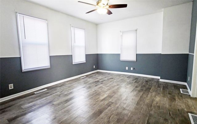 208 7TH Street SW, Cedar Rapids, IA 52404