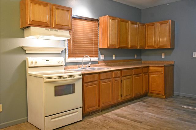 208 7TH Street SW, Cedar Rapids, IA 52404