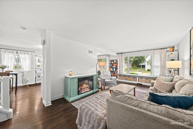 1022 E Jefferson Avenue, Wheaton, IL 60187