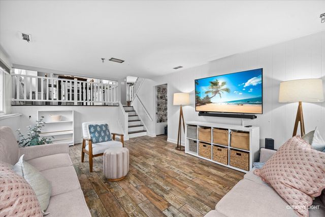 1022 E Jefferson Avenue, Wheaton, IL 60187