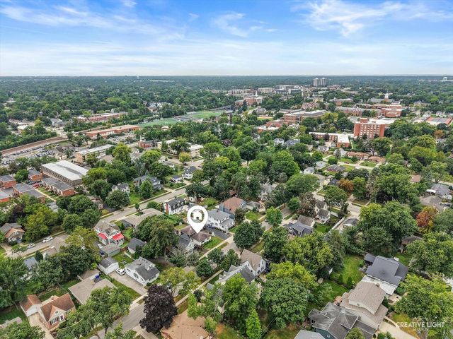 1022 E Jefferson Avenue, Wheaton, IL 60187
