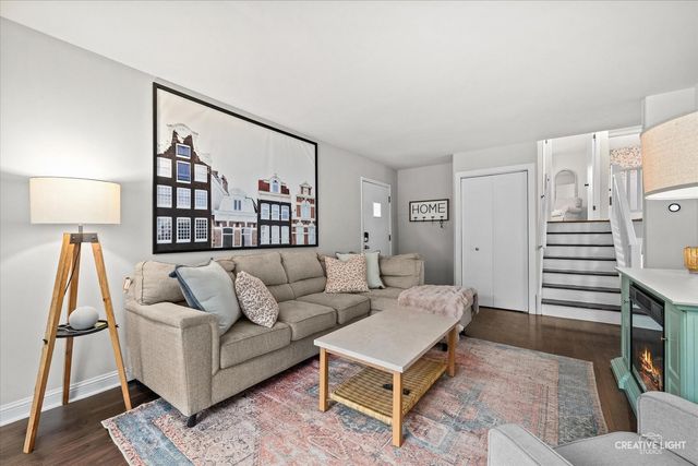 1022 E Jefferson Avenue, Wheaton, IL 60187