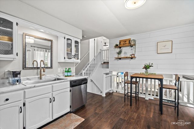 1022 E Jefferson Avenue, Wheaton, IL 60187