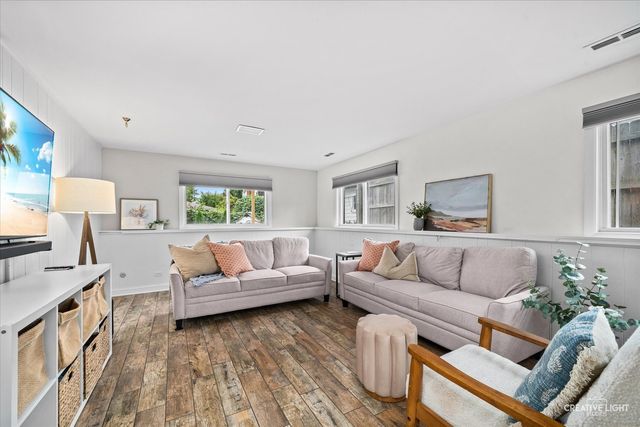 1022 E Jefferson Avenue, Wheaton, IL 60187