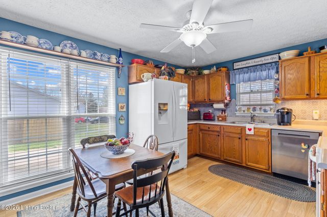 6510 Five Forks Dr, Pewee Valley, KY 40056