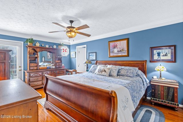 6510 Five Forks Dr, Pewee Valley, KY 40056