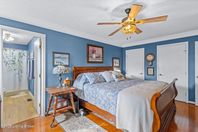 6510 Five Forks Dr, Pewee Valley, KY 40056