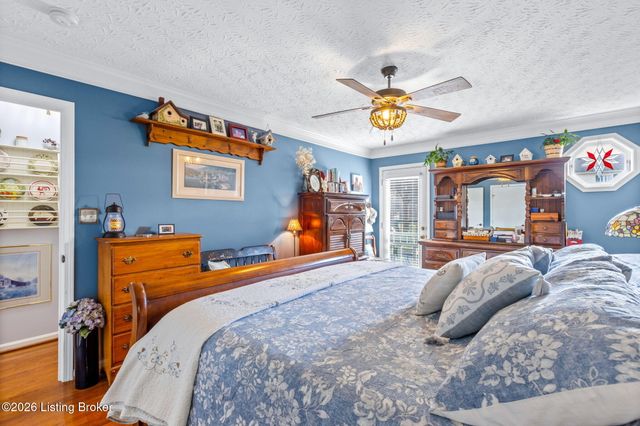 6510 Five Forks Dr, Pewee Valley, KY 40056