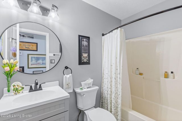 6510 Five Forks Dr, Pewee Valley, KY 40056