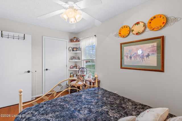 6510 Five Forks Dr, Pewee Valley, KY 40056