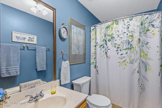 6510 Five Forks Dr, Pewee Valley, KY 40056