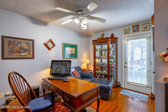 6510 Five Forks Dr, Pewee Valley, KY 40056