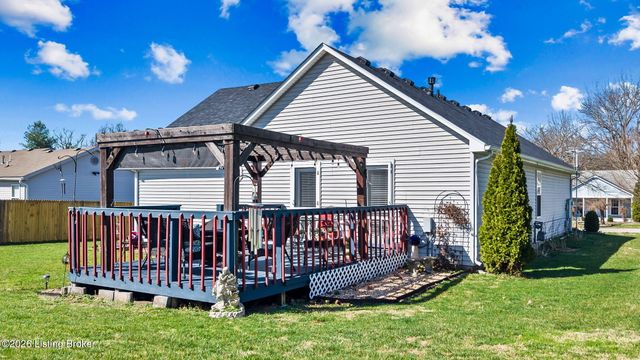 6510 Five Forks Dr, Pewee Valley, KY 40056