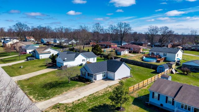 6510 Five Forks Dr, Pewee Valley, KY 40056