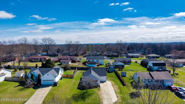 6510 Five Forks Dr, Pewee Valley, KY 40056