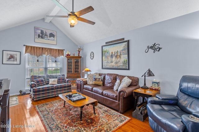 6510 Five Forks Dr, Pewee Valley, KY 40056