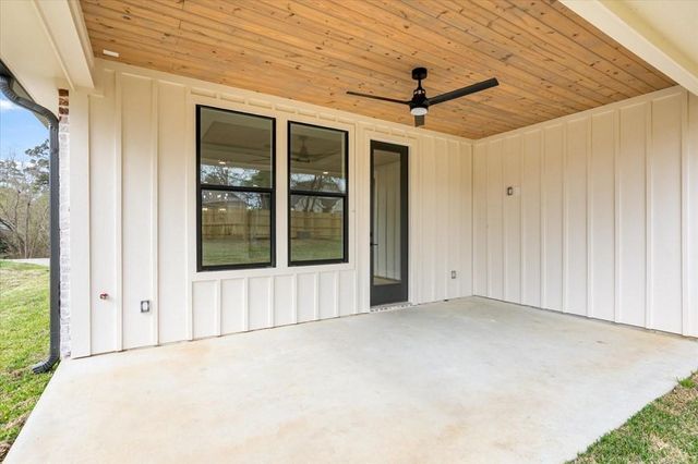 911 Augusta Drive, Lufkin, TX 75901