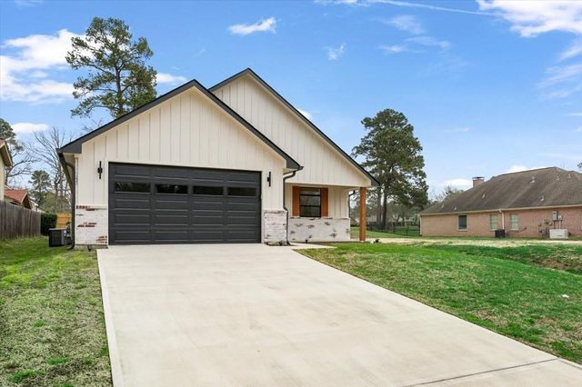 911 Augusta Drive, Lufkin, TX 75901