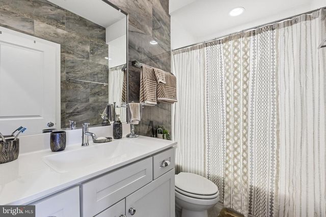 2865 LOWEN VALLEY RD, Alexandria, VA 22303
