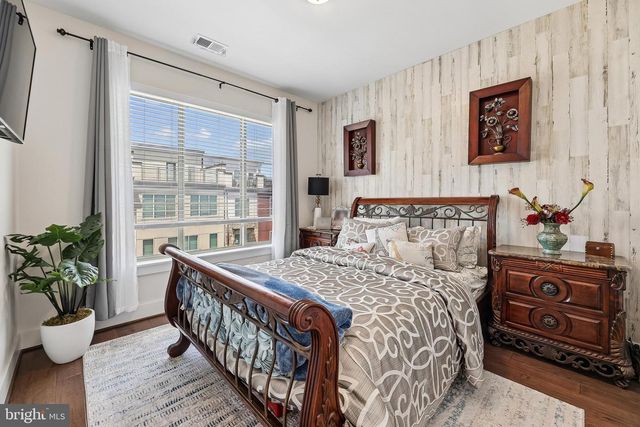 2865 LOWEN VALLEY RD, Alexandria, VA 22303