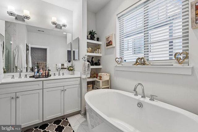 2865 LOWEN VALLEY RD, Alexandria, VA 22303