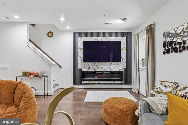 2865 LOWEN VALLEY RD, Alexandria, VA 22303