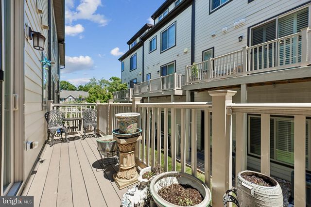 2865 LOWEN VALLEY RD, Alexandria, VA 22303