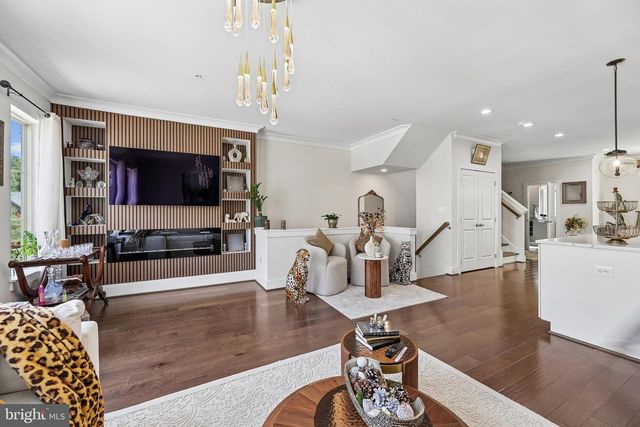 2865 LOWEN VALLEY RD, Alexandria, VA 22303