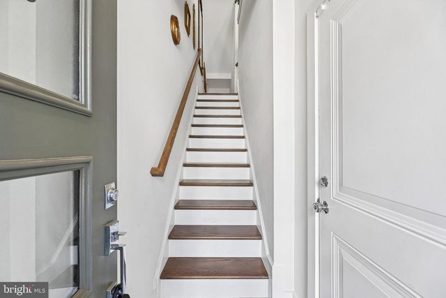 2865 LOWEN VALLEY RD, Alexandria, VA 22303
