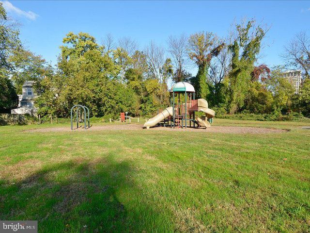 2865 LOWEN VALLEY RD, Alexandria, VA 22303