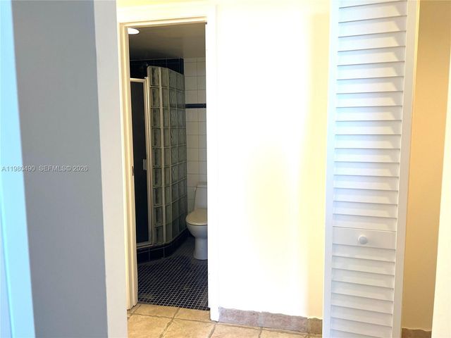 3475 N Country Club Dr 716, Aventura, FL 33180