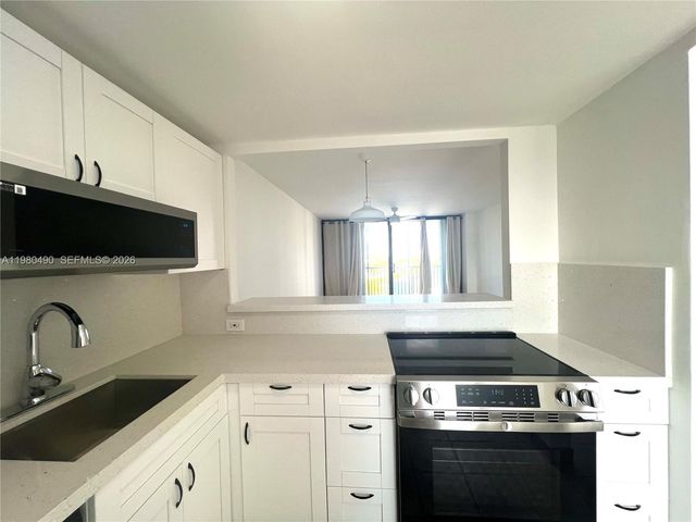 3475 N Country Club Dr 716, Aventura, FL 33180