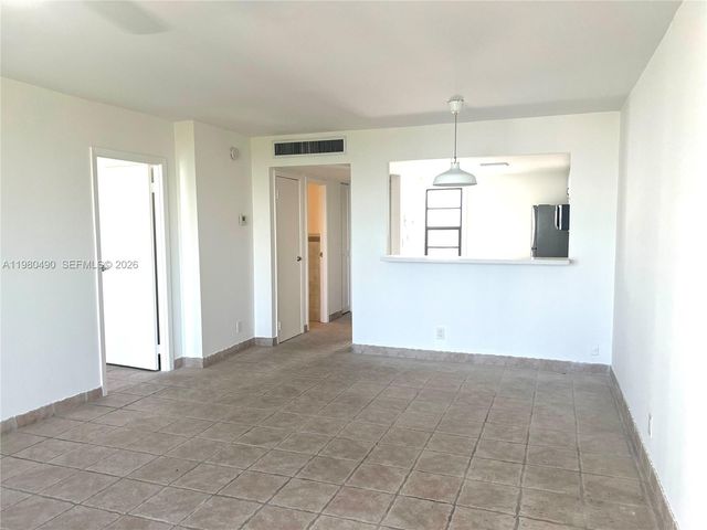 3475 N Country Club Dr 716, Aventura, FL 33180