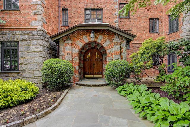 45 W Pondfield Road LL2, Bronxville, NY 10708