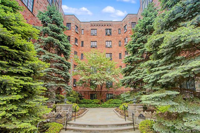 45 W Pondfield Road LL2, Bronxville, NY 10708