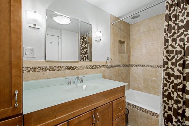 45 W Pondfield Road LL2, Bronxville, NY 10708
