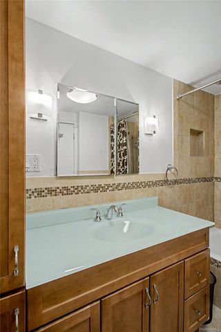 45 W Pondfield Road LL2, Bronxville, NY 10708