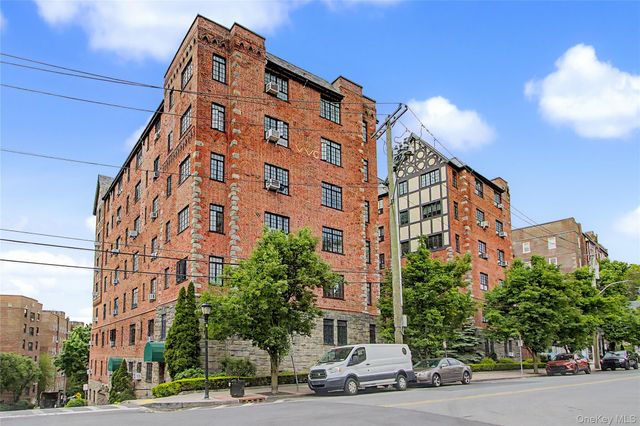 45 W Pondfield Road LL2, Bronxville, NY 10708