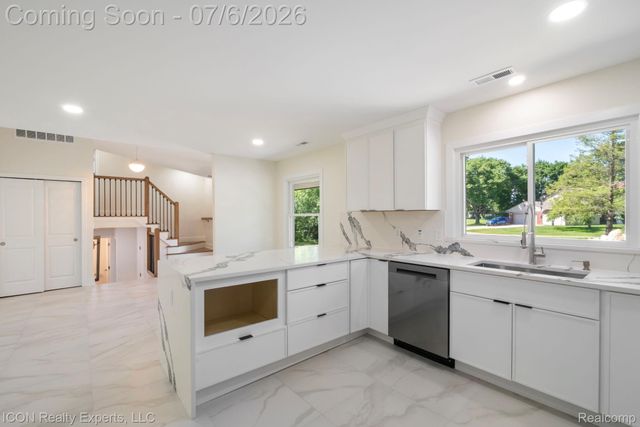 4089 Aberdeen Court, West Bloomfield Charter Township, MI 48323