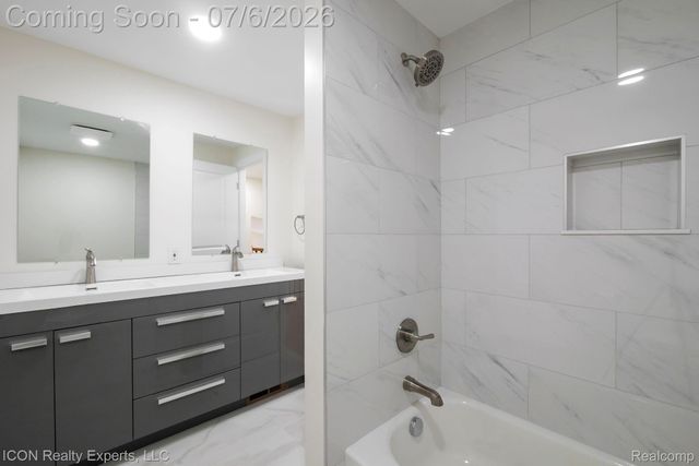 4089 Aberdeen Court, West Bloomfield Charter Township, MI 48323