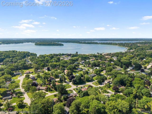 4089 Aberdeen Court, West Bloomfield Charter Township, MI 48323
